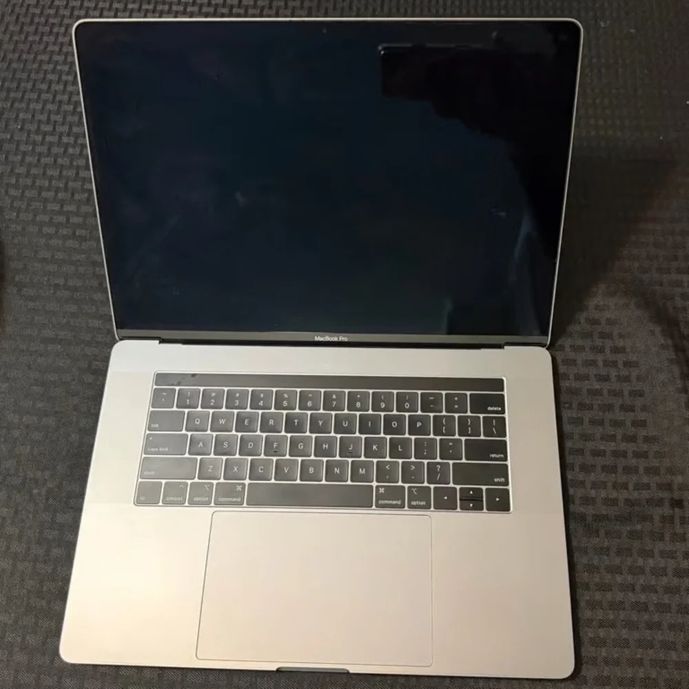 Apple MacBook Pro in Sleek Silver